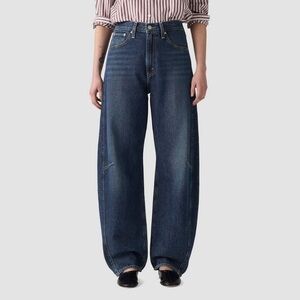 Levi’s cinch barrel in Classic Blue Women's Jeans in size 26 , 27 and 28 in